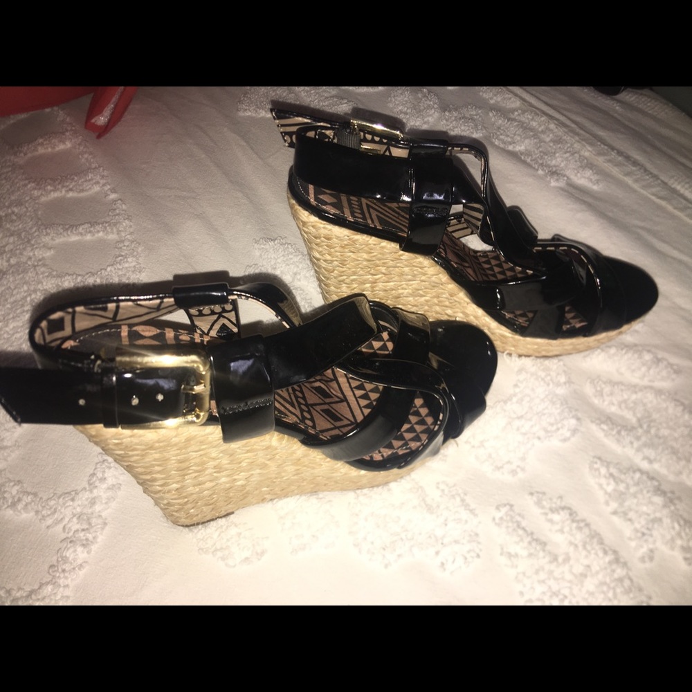 Jessica Simpson Black and Tan Wedges